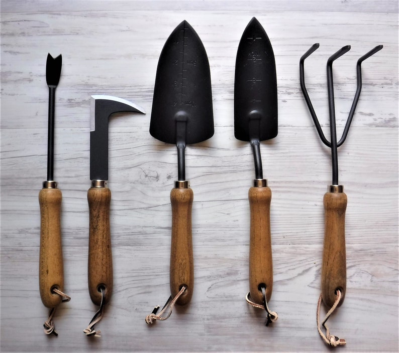 Essential Garden Tools Gift Set with Optional Engraving / Garden Tools / Rustic Garden Tools / Gift for Gardener / Well-made Sturdy Tools